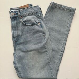 tilly’s light blue 90s jeans